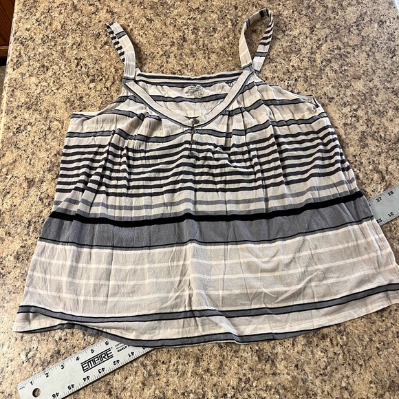 Old Navy Tops - NWOT Old Navy Women’s Black and White Striped Tank Top